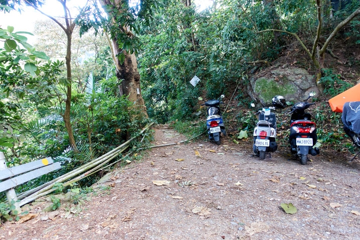 停車場內有機車 - 登山口